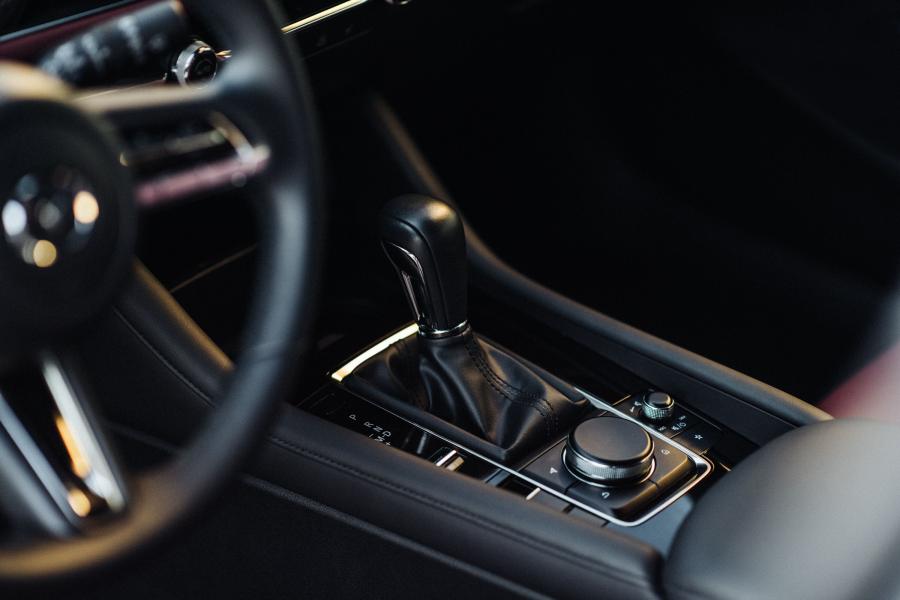 Детали интерьера Mazda3 Skyactiv-G AWD Hatchback (BP) 2019 года  (NA) (фото 8 из 16)